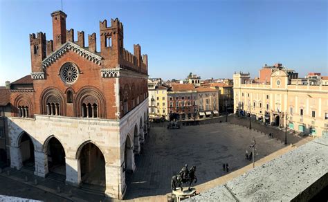 rolex piazza cavali piacenza|Piazza dei Cavalli .